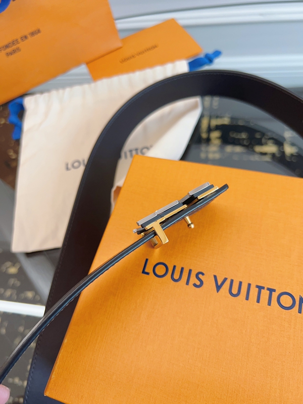 ルイヴィトンベルト素材ディテール